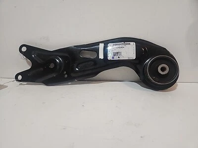 GM Control Arm 15292404 - Image 1 of 2