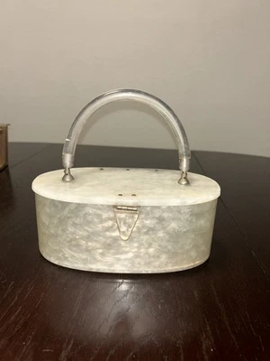 WHITE PEARLIZED BASKET STYLE LUCITE PURSE - Image 1 of 4