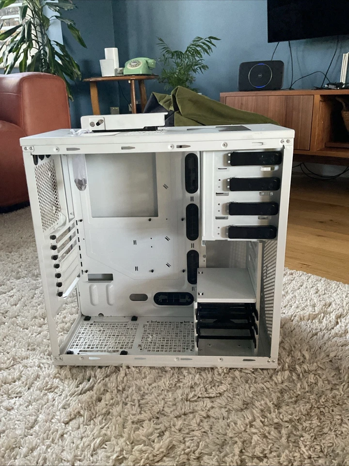 Bitfenix - Mid Tower - LED - PC Case - Image 1 of 4