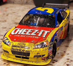 2009 #5 Mark Martin Cheez-It Chevy Impala SS Darlington Raced Win Version 1:24 - Picture 1 of 15