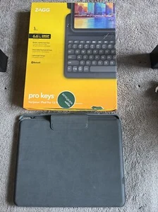ZAGG Pro Keys tastiera wireless e custodia resistente per Apple iPad 12.9 chiave mancante - Foto 1 di 5