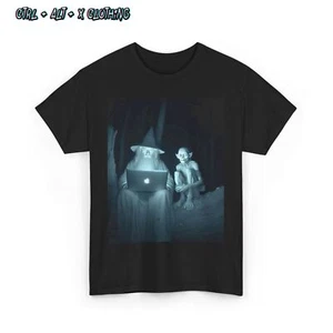 Camiseta Unisex El Señor de los Anillos, Gollum y Gandalf en MacBook, Gráfico Fantasía - Imagen 1 de 8