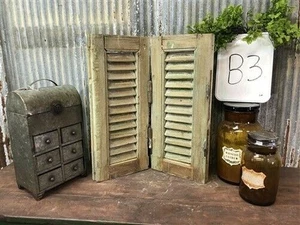 Small Green Antique Farmhouse Shutter, Wood Shutter, Architectural Salvage B3, - Picture 1 of 2