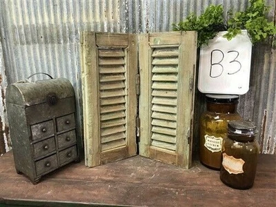Small Green Antique Farmhouse Shutter, Wood Shutter, Architectural Salvage B3, - Image 1 of 2