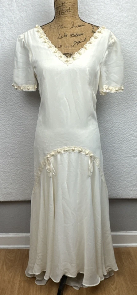 女士象牙花边珠饰分层新娘长裙无品牌阅读 — 第 1/4 张图片