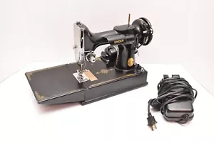 1948 SINGER 221 FEATHERWEIGHT SEWING MACHINE -With Pedal & Case Vintage - Picture 1 of 14