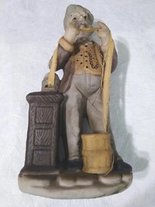 Statuina Vintage Porcellana 7,5” Il Magnate di Pucci Nastro da Lettura - Stock Broker - Foto 1 di 4