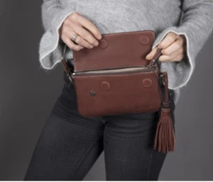 Antares French Leather Rio Pouch With Strap Black Or Chestnut - Picture 1 of 7