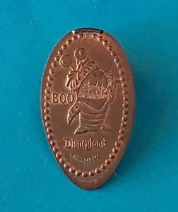 BOO nel suo COSTUME MOSTRO MONSTERS INC. ALLUNGATO PRESSATO PENNY DISNEY RITIRATO - Foto 1 di 1