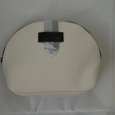 Diptyque Travel Set-Qatar Airways Amenity Kit woman-sealed, never open - Image 1 of 3