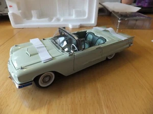 DANBURY MINT 1960 FORD THUNDERBIRD CONVERTIBLE LTD EDITION PASTEL GREEN - Picture 1 of 13