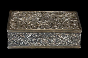 Eine bedeutende Deckeldose aus 800er Silber, Yogya, Indonesien, 1. H. 20. Jh. - Bild 1 von 12