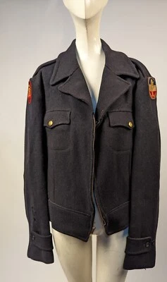 JAQUETA POLICIAL MILITAR MASCULINA VINTAGE DA DÉCADA DE 1940 COM REMENDOS - Imagem 1 de 4