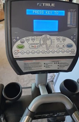 Elíptico GYM True Fitness LC900 com 2 janelas LCD muito bom estado - Imagem 1 de 4