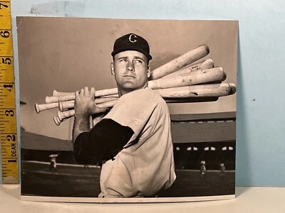 1949 ACME News Photo: Gus Zernial Chicago White Sox Swings 6 Baseball Bats - Image 1 of 2