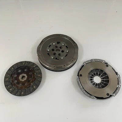 New Genuine Nissan Qashqai Dual Mass FlyWheel 1.6 DiG-T only 123104BB0B / A - Image 1 of 4