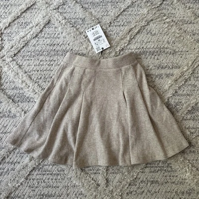 Zara девочек свитер юбка тянуть на бежевый ребристый размер 10 со складками  - Изображение 1 из 4