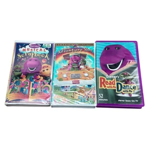Barney VHS Lot 3 Musical Scrapbook Read With MeAdventure Bus Vintage Clamshell - Imagen 1 de 7