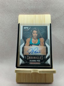 Julianna Pena 2015 Topps UFC Chronicles Autograph Card