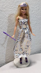 Muñeca Barbie Princesa con Vestido Tiara y Zapatos Mattel - Imagen 1 de 5
