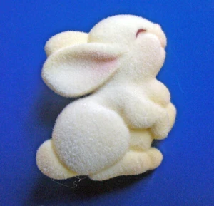 Punze PIN Ostern Vintage HASE creme beflockt Hase 1982 Brosche neuwertig - Bild 1 von 2