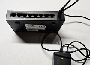 TRENDnet 8-Port Gigabit Switch with Power Supply TEG-S8g H/W:V2.1R, See Video - Picture 1 of 4