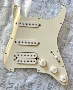 Battipenna Fender Mexican Strat 2009 con elettronica TUTTO FUNZIONANTE - Foto 1 di 4