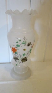 Viktorianische Vase mundgeblasenes Glas mattiert geraffter Kragenrand handbemalt floral - Bild 1 von 8