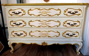 Cassettone Antico Decori A Rilievo - Foto 1 di 9