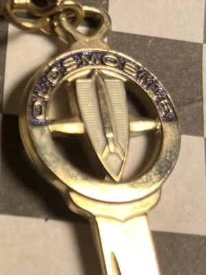 Oldsmobile 🚀 Silhouette CREST KEY fits 1967 1971 1975 1979 Cutlass 442 Delta 88 - Image 1 of 4