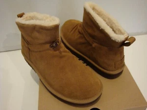 Neu mit Etikett UGG Classic Mini Toggler Damenstiefel kastanienbraun Wildleder Fellfutter 9 - Bild 1 von 5