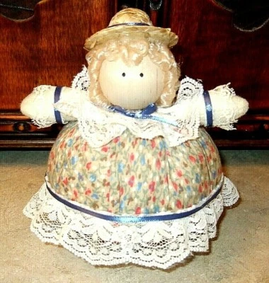 Muñeca Alfiletero Vestido Floral Tostado, Azul y Blanco - Hecho a Mano #94 - NUEVO Foto 1 de 3