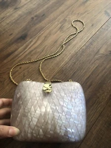 Rare Vintage Bonwit Teller Gold Metal Clamp Closure Purse Made in Italy Pearl - Bild 1 von 7