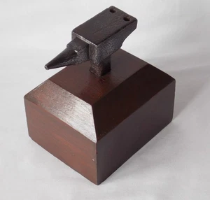 VINTAGE CAST IRON ANVIL ON WOODEN BLOCK PAPERWEIGHT SCULPTURE USE, UNUSUAL SMALL - Picture 1 of 20