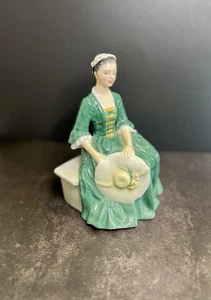 Royal Doulton "A LADY FROM WILLIAMSBURG"  #HN 2228 Bone China Figurine 6” - Picture 1 of 6