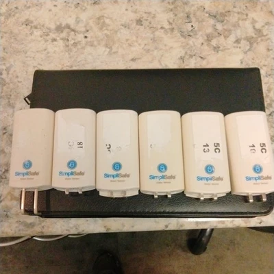 SimpliSafe Original Generation (WT1000) Water Sensors (6)- Used great condition  - Image 1 of 4