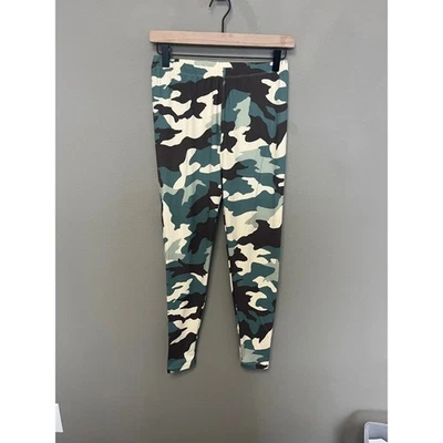 Calça Leggings Feminina Estampa Camuflagem Verde Exército Preto Creme Elástico Conforto - Imagem 1 de 4