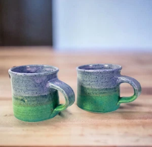 2 tazas de café de cerámica de estudio Ombre verde púrpura firmadas Martha 1988 vintage - Imagen 1 de 19