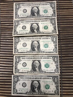 Vintage 5-Piece 1970s Circulated Various Conditions $1 Dollar Bills - Image 1 of 3