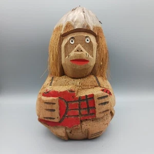 Guitarra Tiki Tribal Cabeza de Coco Hombre Tallado Estante Cuidador con Etiqueta - Imagen 1 de 8