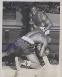 VINTAGE BOXEN ACTION Foto Isaac Logart vs Ludwick Lightburn N4W - Bild 1 von 3
