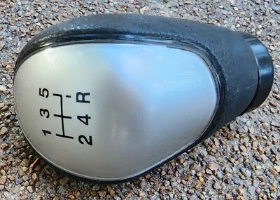 Perilla de cambio de 5 velocidades Mercury Cougar 2001-2002 fabricante de equipos originales p/n 1S8R-7K387-BC Foto 1 de 4