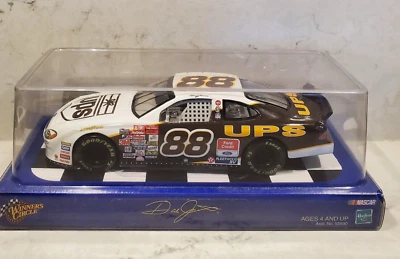 NASCAR Dale Jarrett 2002 UPS Ford Taurus #88 Winner's Circle 1:24 Foto 1 de 4