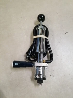 Bomba de fiesta Micro Matic 751-059 4" cromada Foto 1 de 4