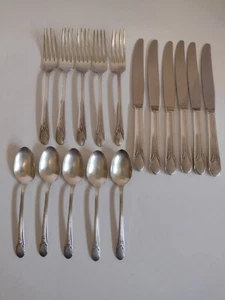 WM Rogers Silverware 16 Pieces Original Rogers Silver Plate Flatware - Picture 1 of 4