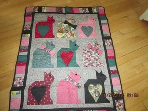 VINTAGE (2001) MASCHINENGESTEPPT UND APPLIKATION "THE CAT'S MEOW" -- 30" X 39" -- #T24-6 - Bild 1 von 24