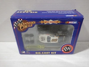 Winners Circle Dale Jarrett #88 UPS Diecast Kit Blanco/Marrón 052421DMT4 - Imagen 1 de 2