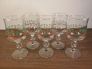 Vtg 1980’s Arby’s Holly Berry Christmas Wine Drinking Glasses Gold Rim Set of 5 - Picture 1 of 5