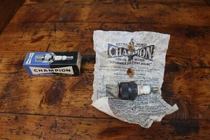 VINTAGE CHAMPION #7 SPARK PLUG NOS In Box 1/2" reach 1" hex UNUSED (#4) - Picture 1 of 6