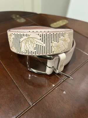 Cinturón Orciani 9984 Bronceado Beige Claro Grabado Floral Hebilla Plateada Foto 1 de 4